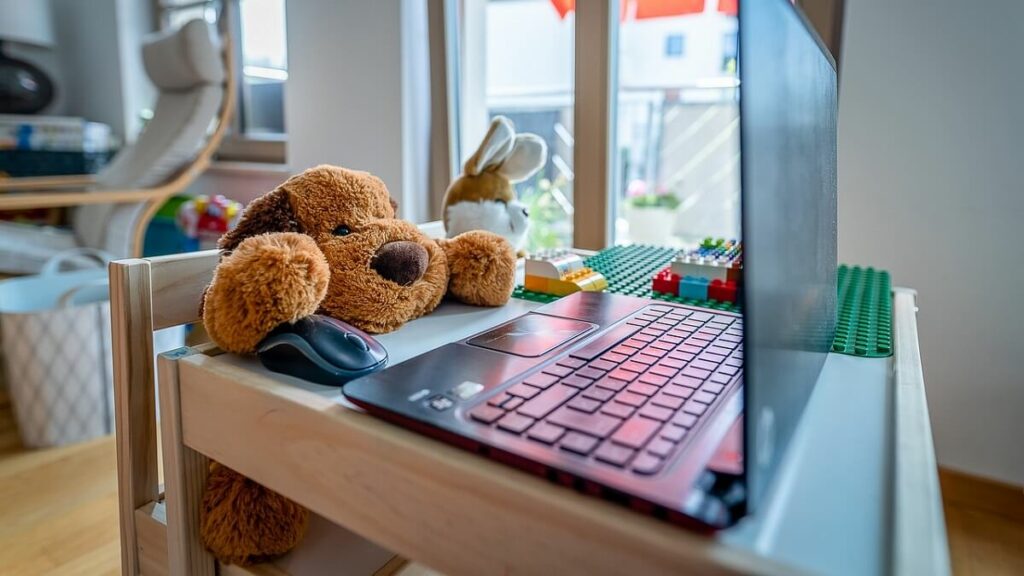 Home-office iluminado