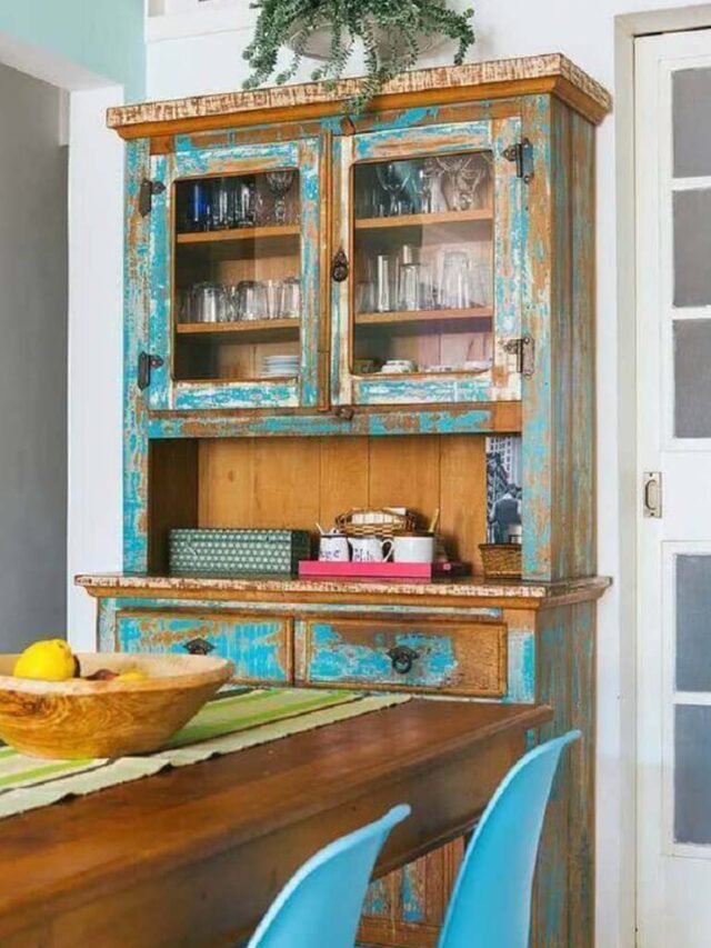 6 maneiras de usar Cristaleiras Antigas na decoração