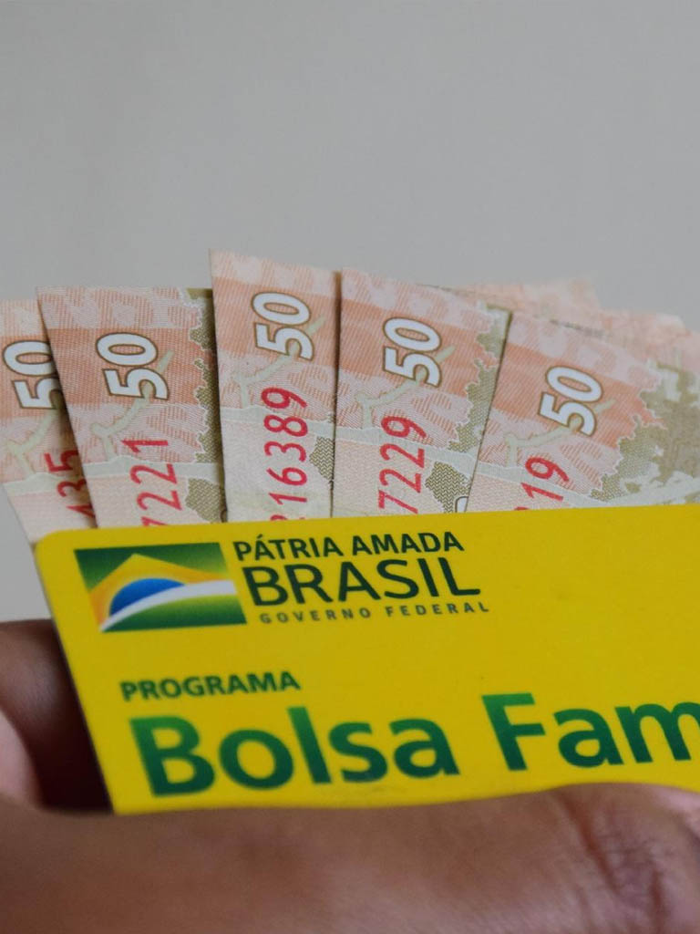 Story - bolsa familia emprestimo