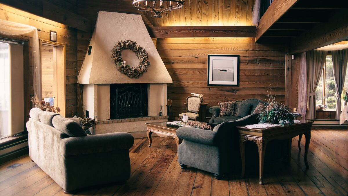 Sala com Lareira e poltronas no inverno