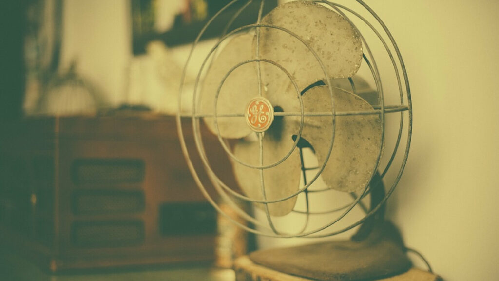 Como limpar ventilador: Confira o passo a passo e faça corretamente! 2 Pequeno ventilador sujo
