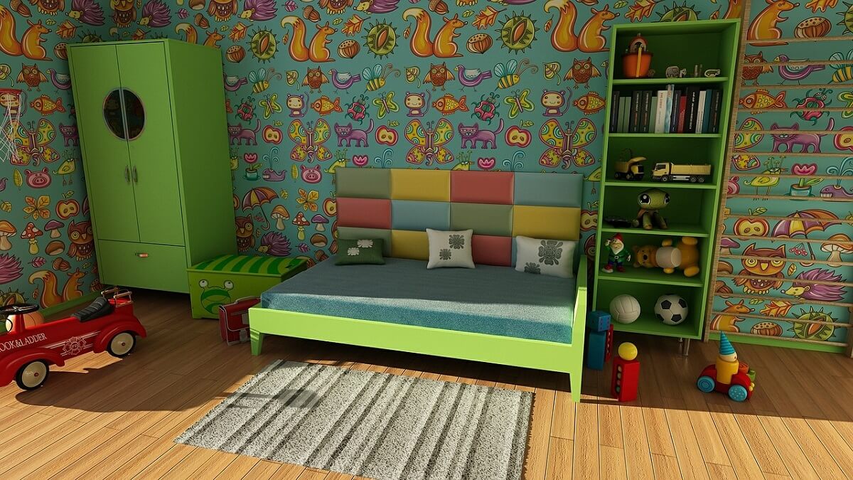 Papel parede colorido em quarto de criança