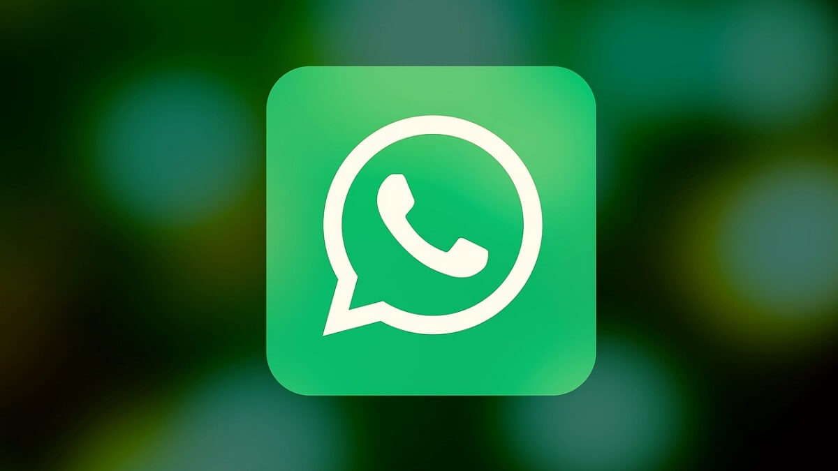 Símbolo do WhatsApp com fundo desfocado