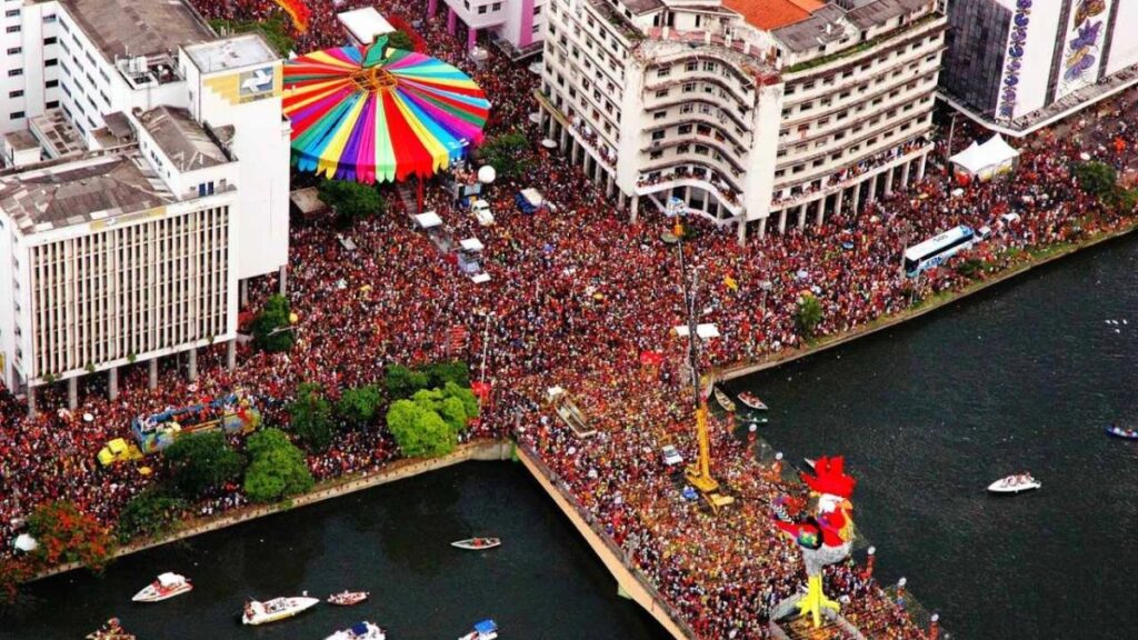 Carnaval de Recife filmado de cima