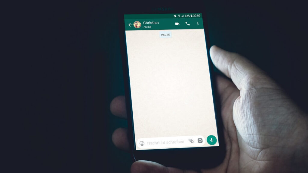 O que significa vlw no WhatsApp: Veja algumas dicas, gírias e abreviações! 2 Conversa no WhatsApp