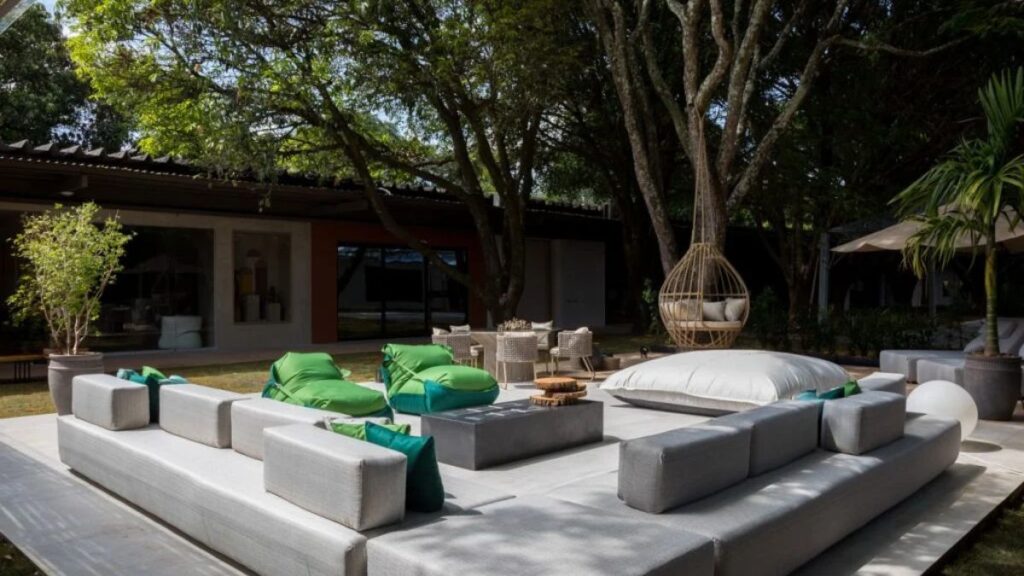 Ideias de decoração para dar uma cara nova à área externa de casa 2 Lounge na área externa