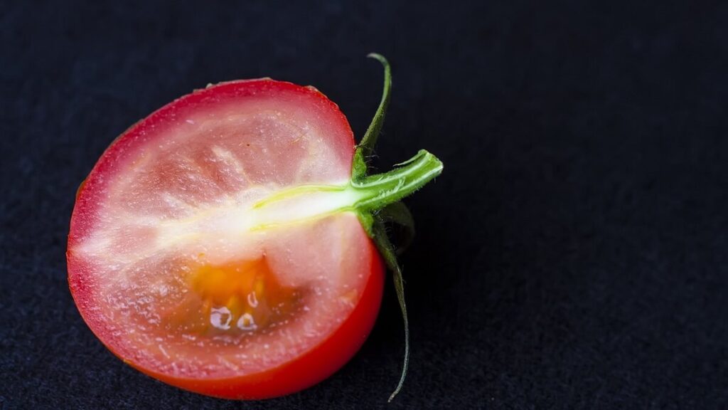 Tomate cereja cortado