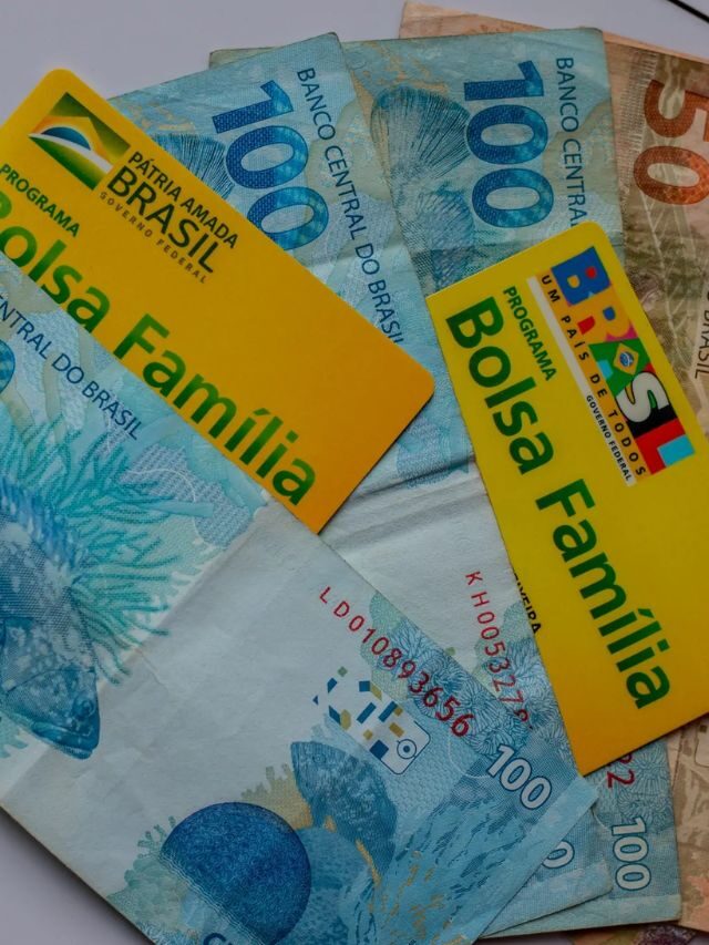 Cartão do Auxílio Brasil vale para Bolsa Família? Preciso pedir novo?
