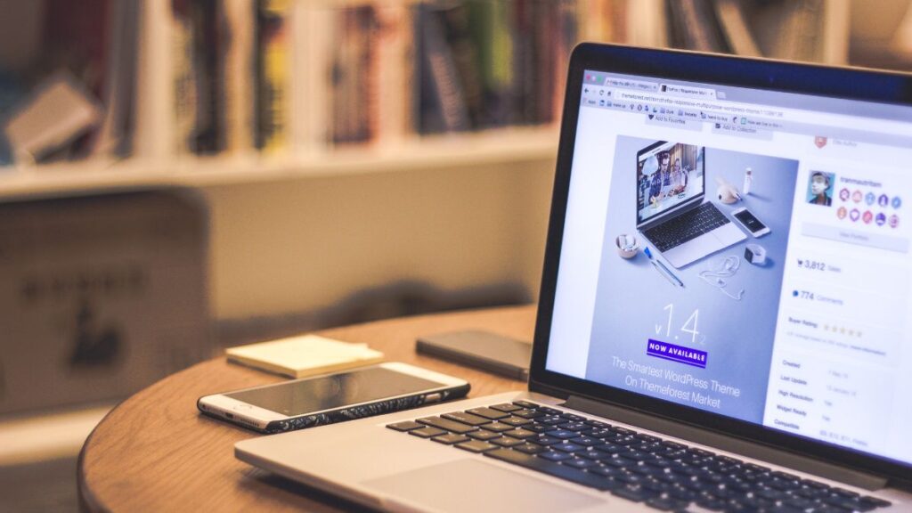 Como deixar o MAC mais rápido? Veja nossas dicas! 2 MAC Book aberto
