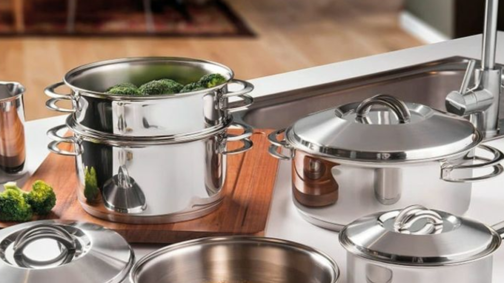 Como limpar inox, confira todas as dicas para preservar objetos e móveis! 4 Panelas de inox