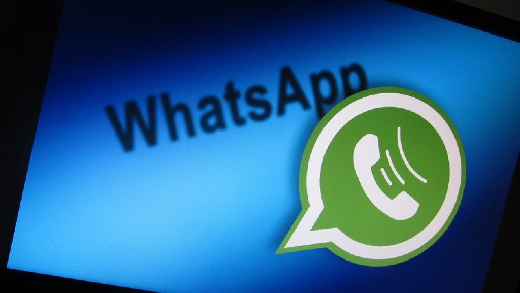 O que significa rxd no WhatsApp: Confira o real significado desta gíria! 2 Logo do WhatsApp em um fundo azul.