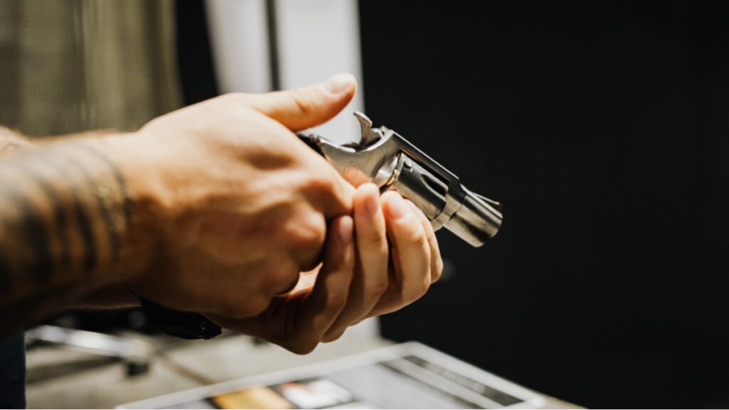Sonhar com Arma de Fogo: Entendendo o significado! 2 Sonhar com arma de foto