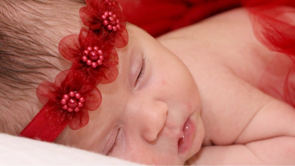 Sonhando com bebê feminino