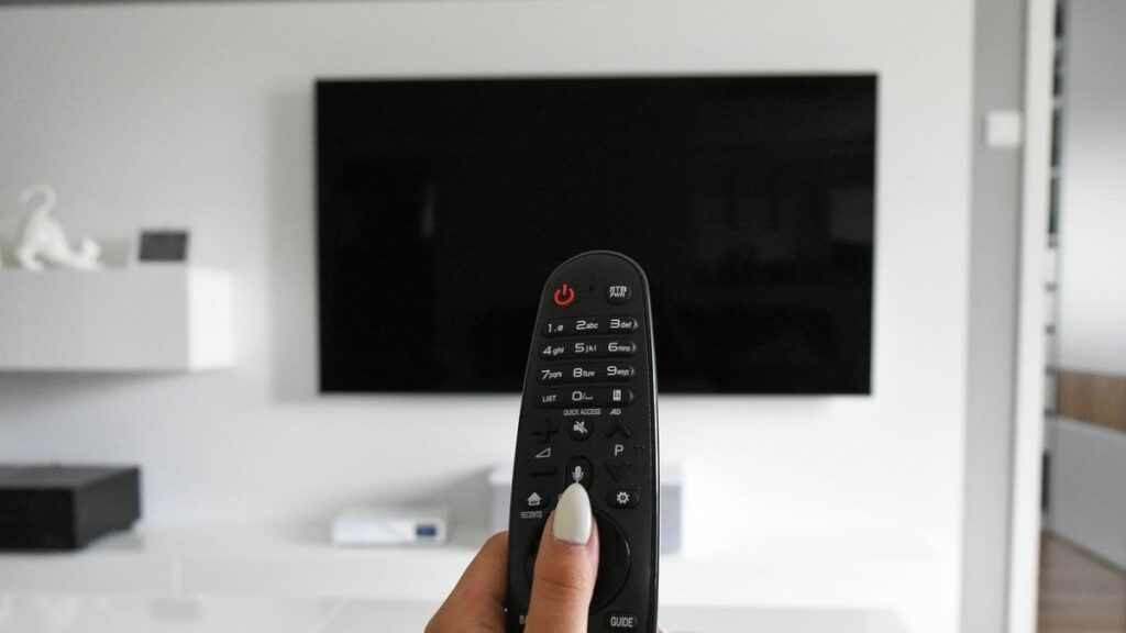 Como limpar tela de TV Smart: dicas infalíveis! 2 TV desligada.