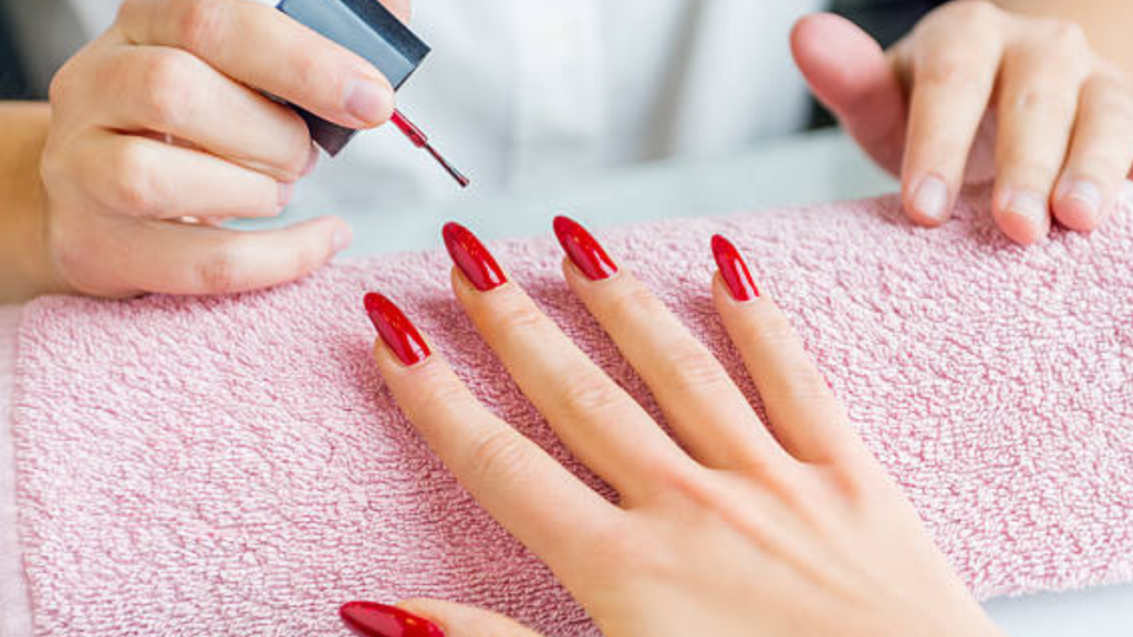 Esmaltação na unha de gel