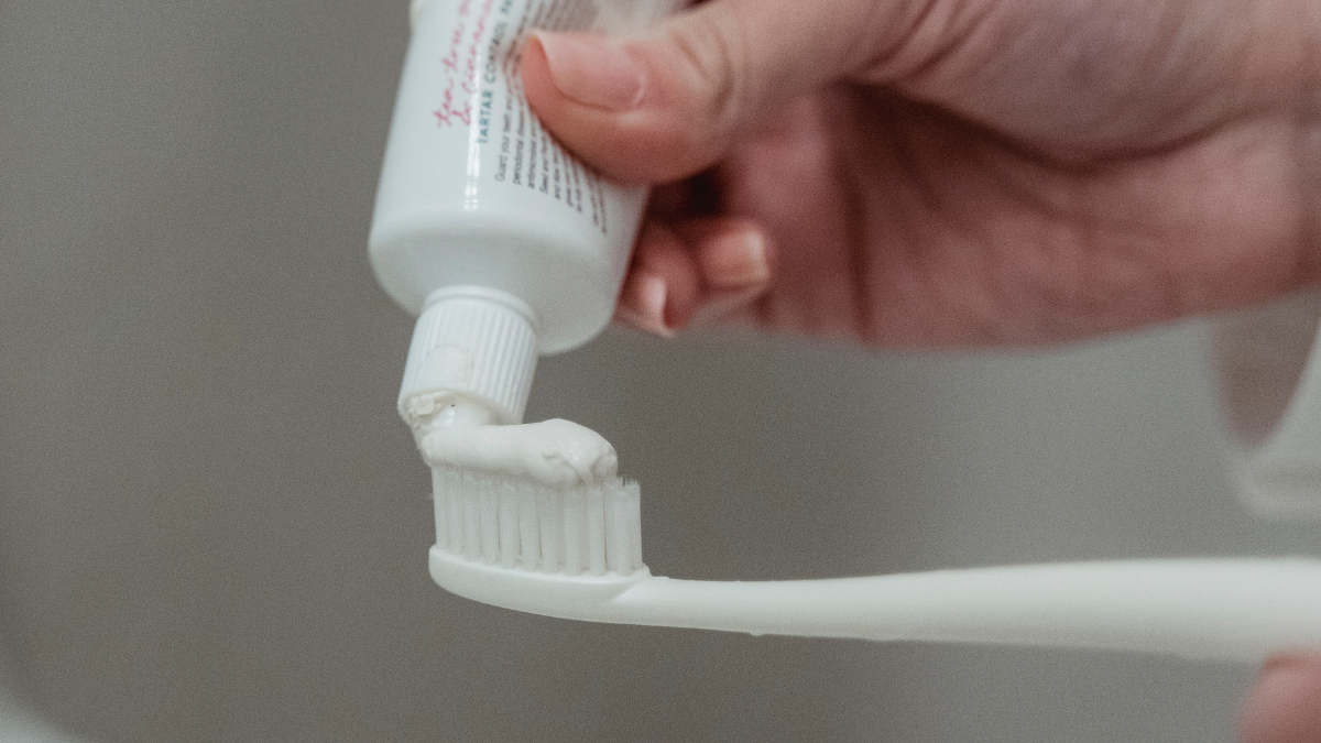 Maneiras inusitadas de usar creme dental em casa