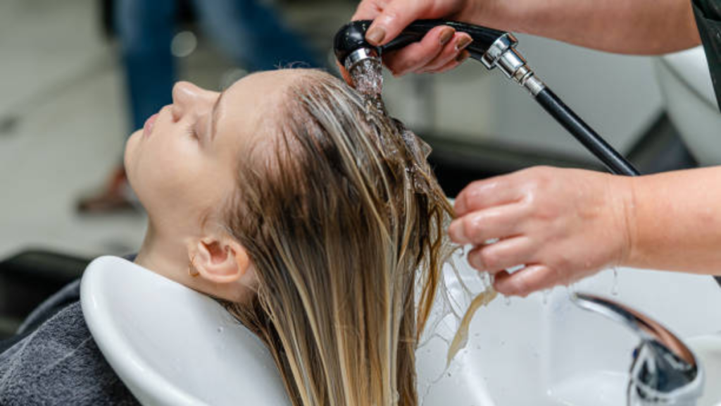 Enxaguando cabelo