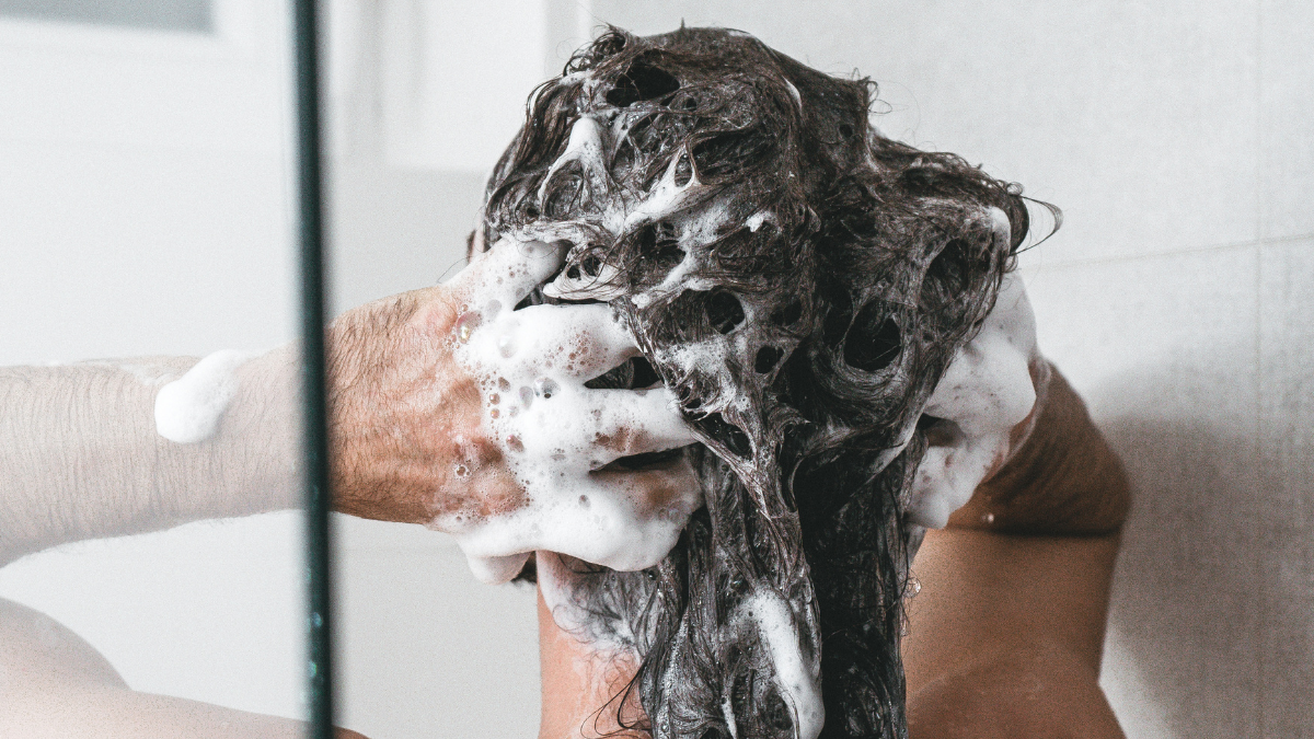 10 hábitos RUINS ao lavar o cabelo que você deve eliminar agora 7 Hábitos ruins ao lavar o cabelo