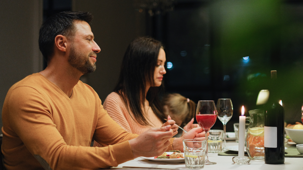 10 Dicas para um primeiro encontro PERFEITO + 12 coisas para NÃO fazer! 2 Jantar romântico