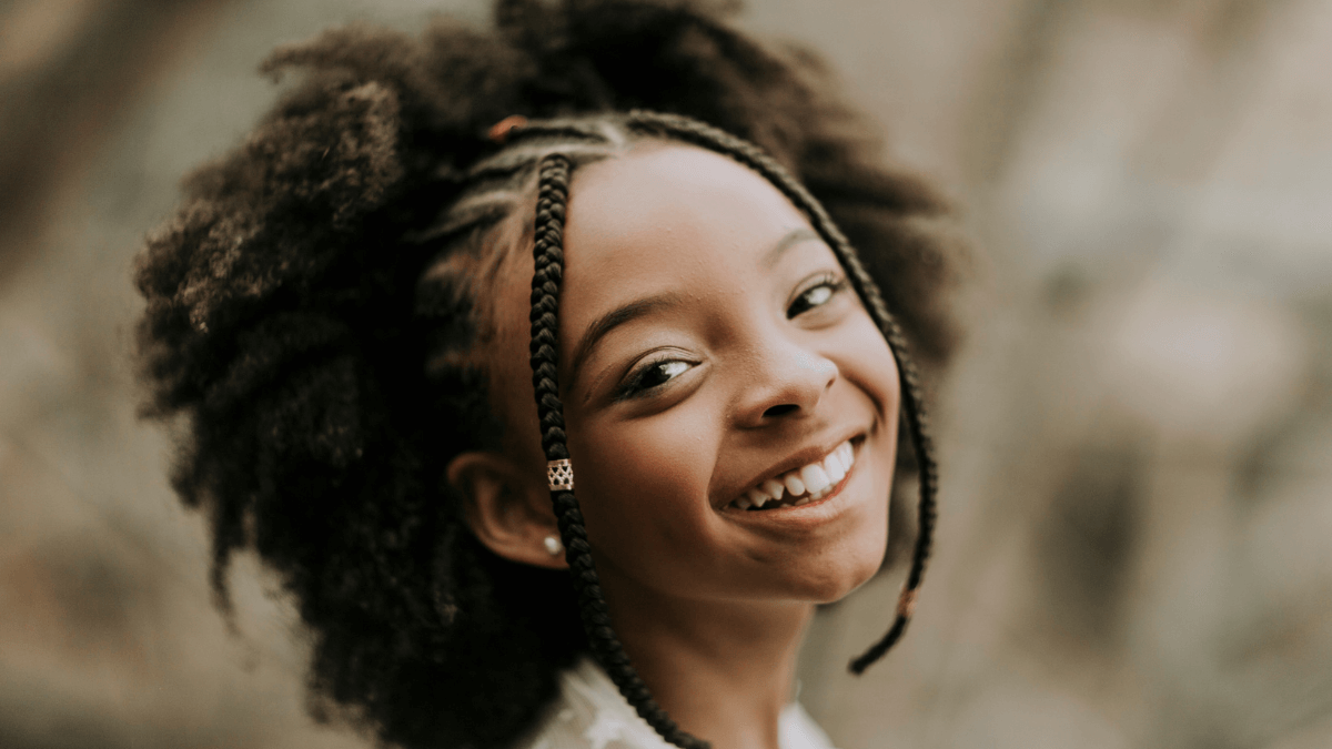 Nomes femininos mais bonitos do mundo: 420 ideias agora! 4 Nomes femininos mais bonitos do mundo, menina sorrindo