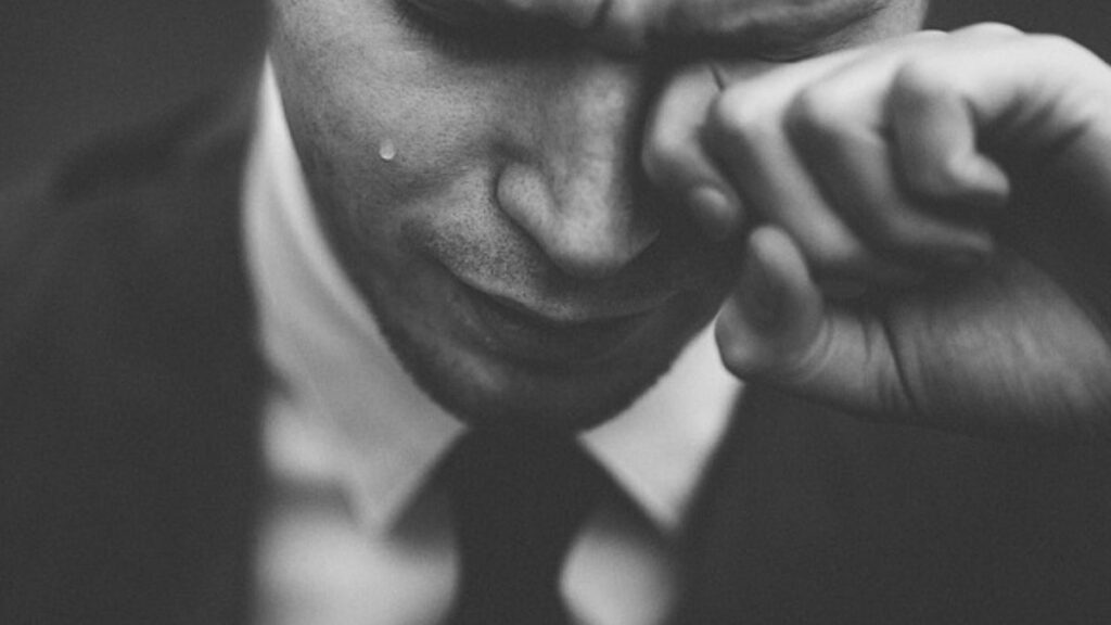 Sonhar com alguém chorando: interpretação e significado profundo! 2 Sonhar com alguém chorando