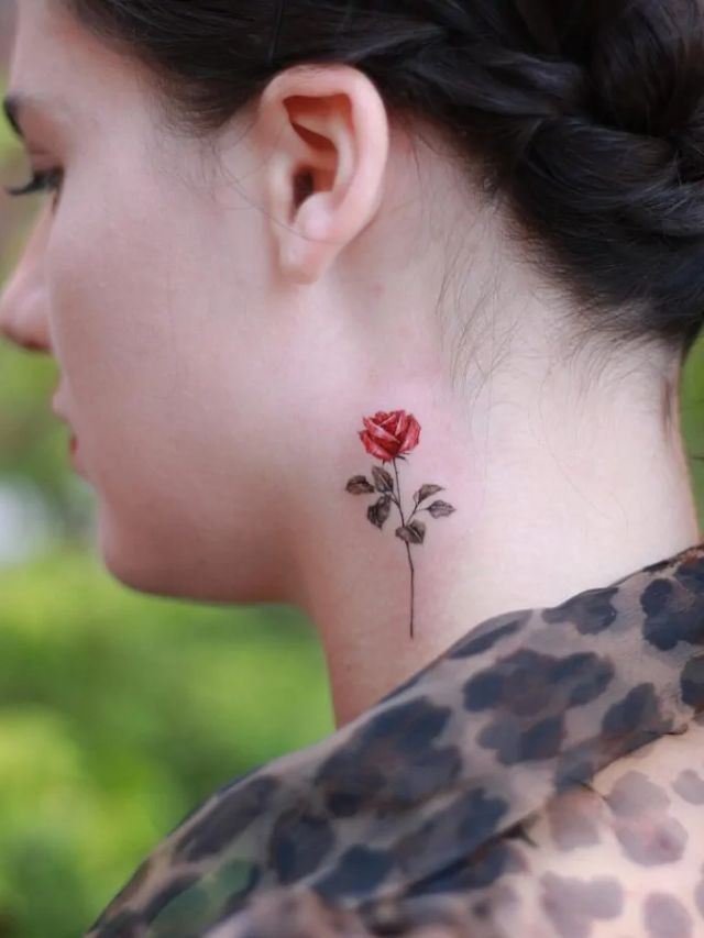 Tatuagem no pescoço feminina