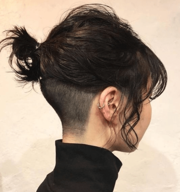 Corte de cabelo undercut: O que é, como fazer, como surgiu e mais! 3 Mulher com corte undercut