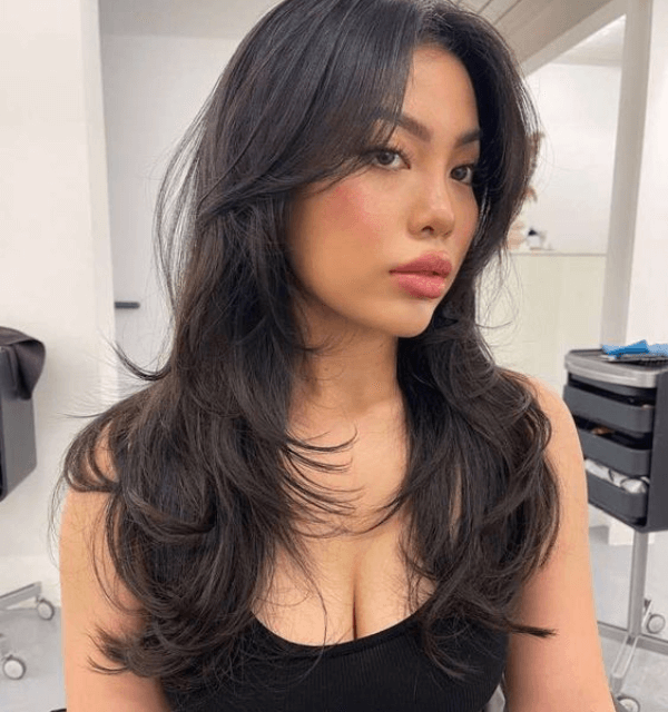 Corte de cabelo em camadas com franja