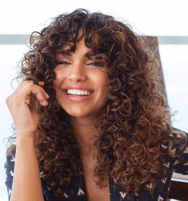 Cortes de cabelo curto cacheado: Tendências para inspirar! 2 Cabelo Curto com Franja:
