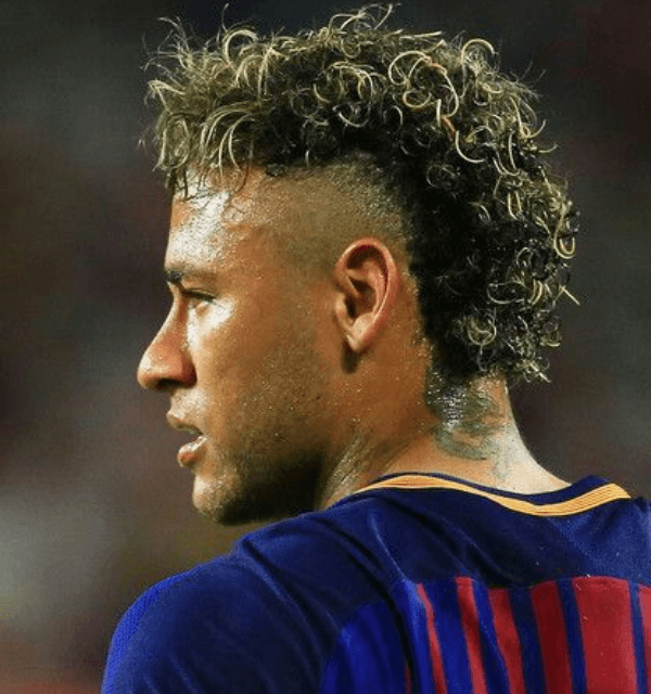 Moicano com luzes de Neymar