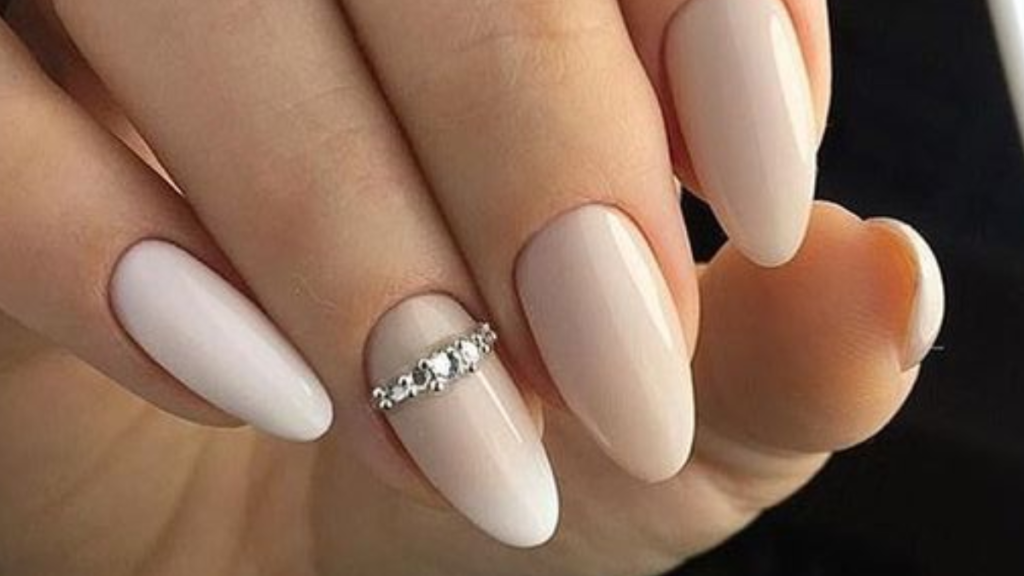 unhas de noiva nude