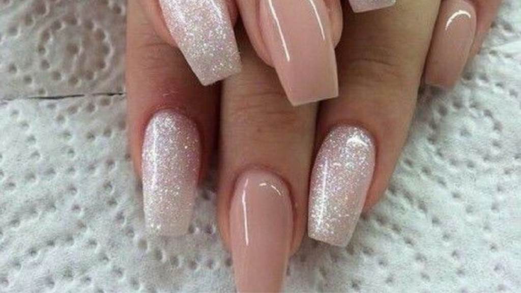 Unhas de ano novo: Melhores dicas para arrasar nas festas de fim de ano! 6 Lindas unhas simples