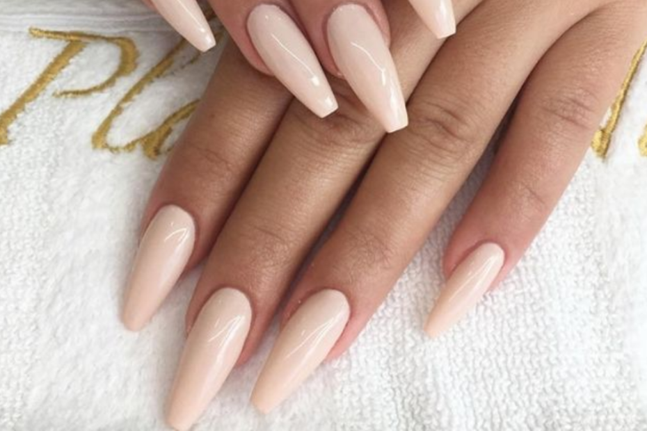 Unhas bailarina: Como é, como fazer e tudo sobre o incrível estilo de unhas! 13 unha bailarina bege