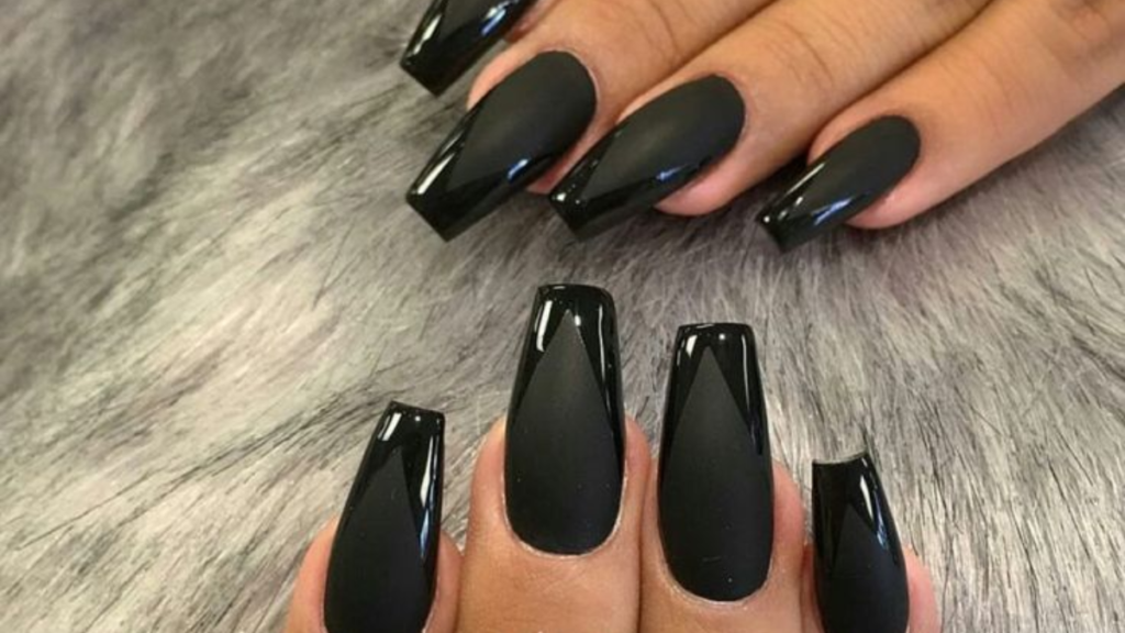 Unhas pretas simples