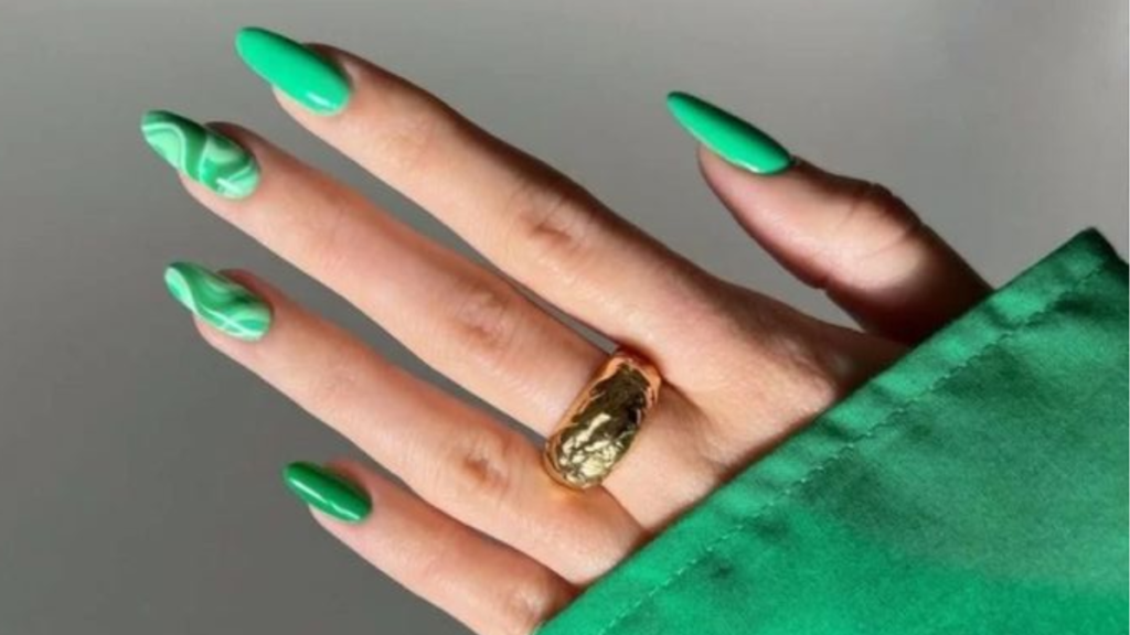 Unhas do Brasil: Conheça as melhores inspirações e dicas! 1 Unhas do Brasil verdes